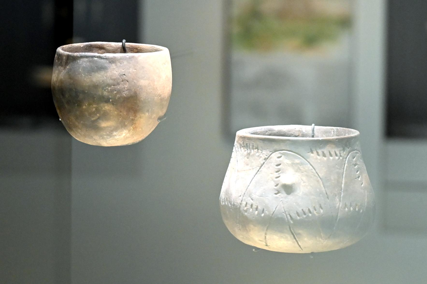 Zwei Klümpfe, Neolithikum (Jungsteinzeit), 5500 - 1700 v. Chr., 5100 v. Chr., Bild 1/5