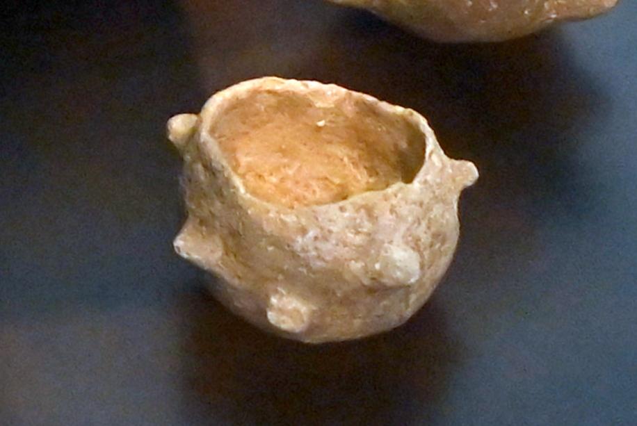 Kumpf mit Knubben, Neolithikum (Jungsteinzeit), 5500 - 1700 v. Chr., 5500 - 5100 v. Chr.