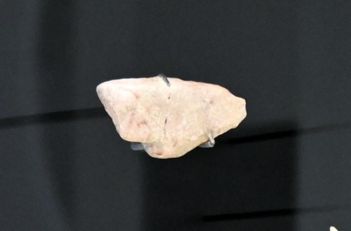 Kalkkiesel mit der Rötelzeichnung eines Wildrindes, Mesolithikum, 9500 - 5500 v. Chr., 8000 - 5500 v. Chr.
