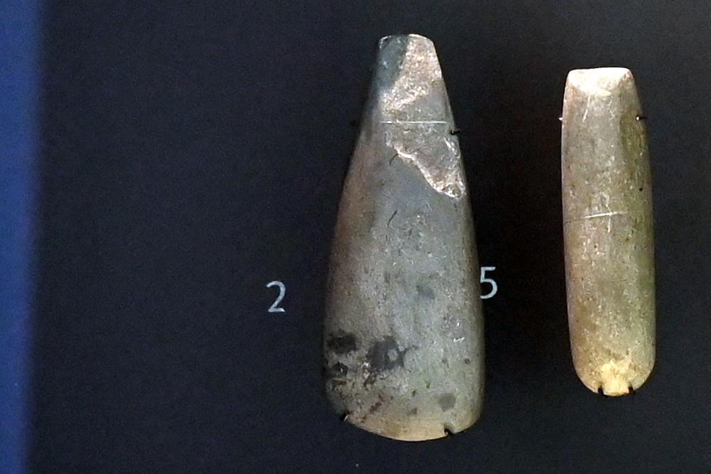 Flache lange Dechsel, Neolithikum (Jungsteinzeit), 5500 - 1700 v. Chr., 5500 - 5100 v. Chr., Bild 1/3