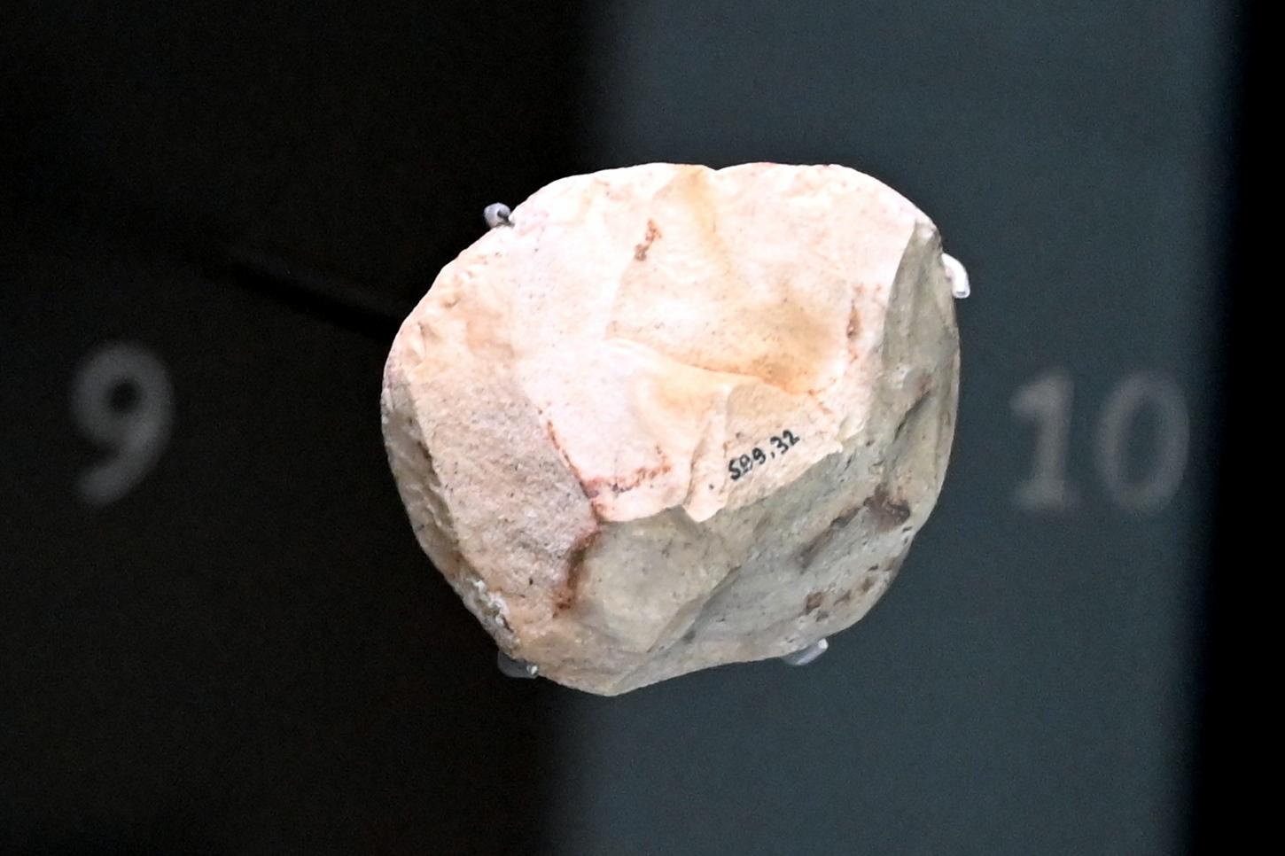 Klopfstein und weiterverwendeter Restkern, Neolithikum (Jungsteinzeit), 5500 - 1700 v. Chr., 5200 v. Chr.