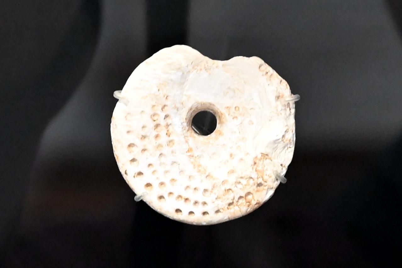 Zierscheibe, Neolithikum (Jungsteinzeit), 5500 - 1700 v. Chr., 2700 - 2400 v. Chr.