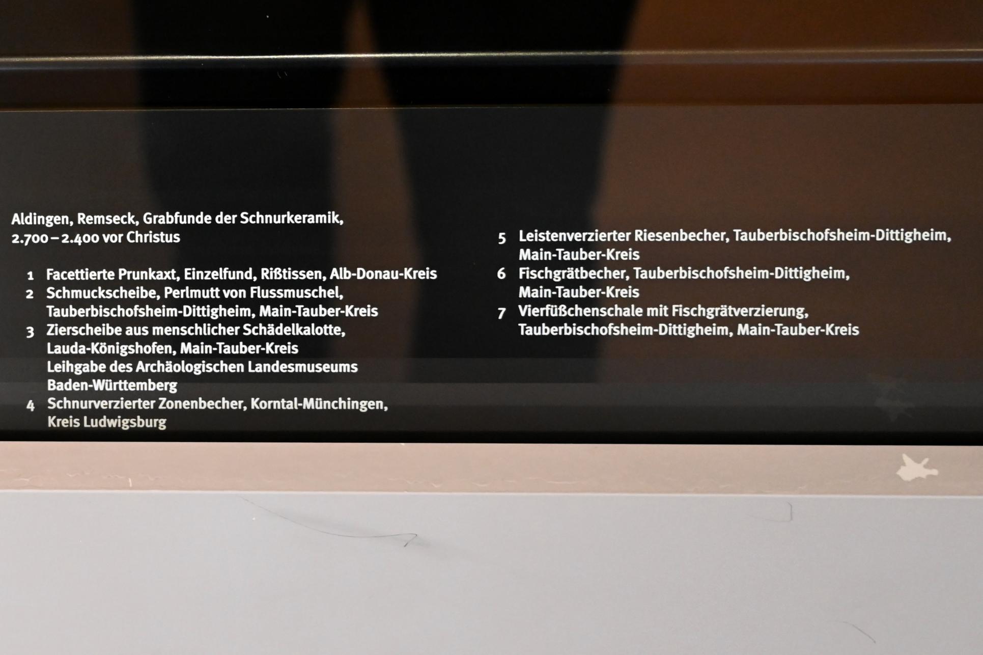 Schnurverzierter Zonenbecher, Neolithikum (Jungsteinzeit), 5500 - 1700 v. Chr., 2700 - 2400 v. Chr., Bild 2/3