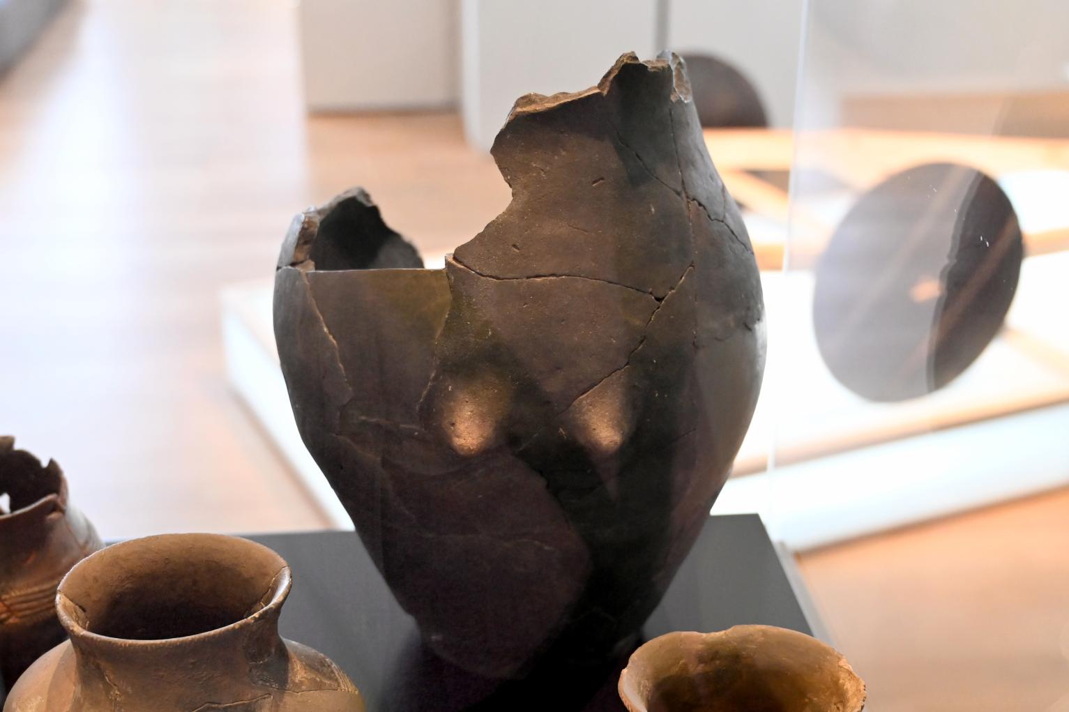 Vorratsflasche mit Brustpaar, Neolithikum (Jungsteinzeit), 5500 - 1700 v. Chr., 3900 v. Chr., Bild 1/3