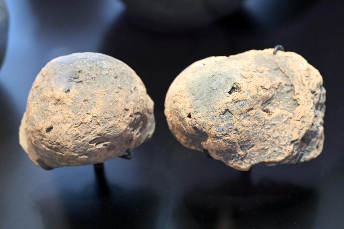Zwei Lehmbrüste, Neolithikum (Jungsteinzeit), 5500 - 1700 v. Chr., 4400 - 4200 v. Chr.