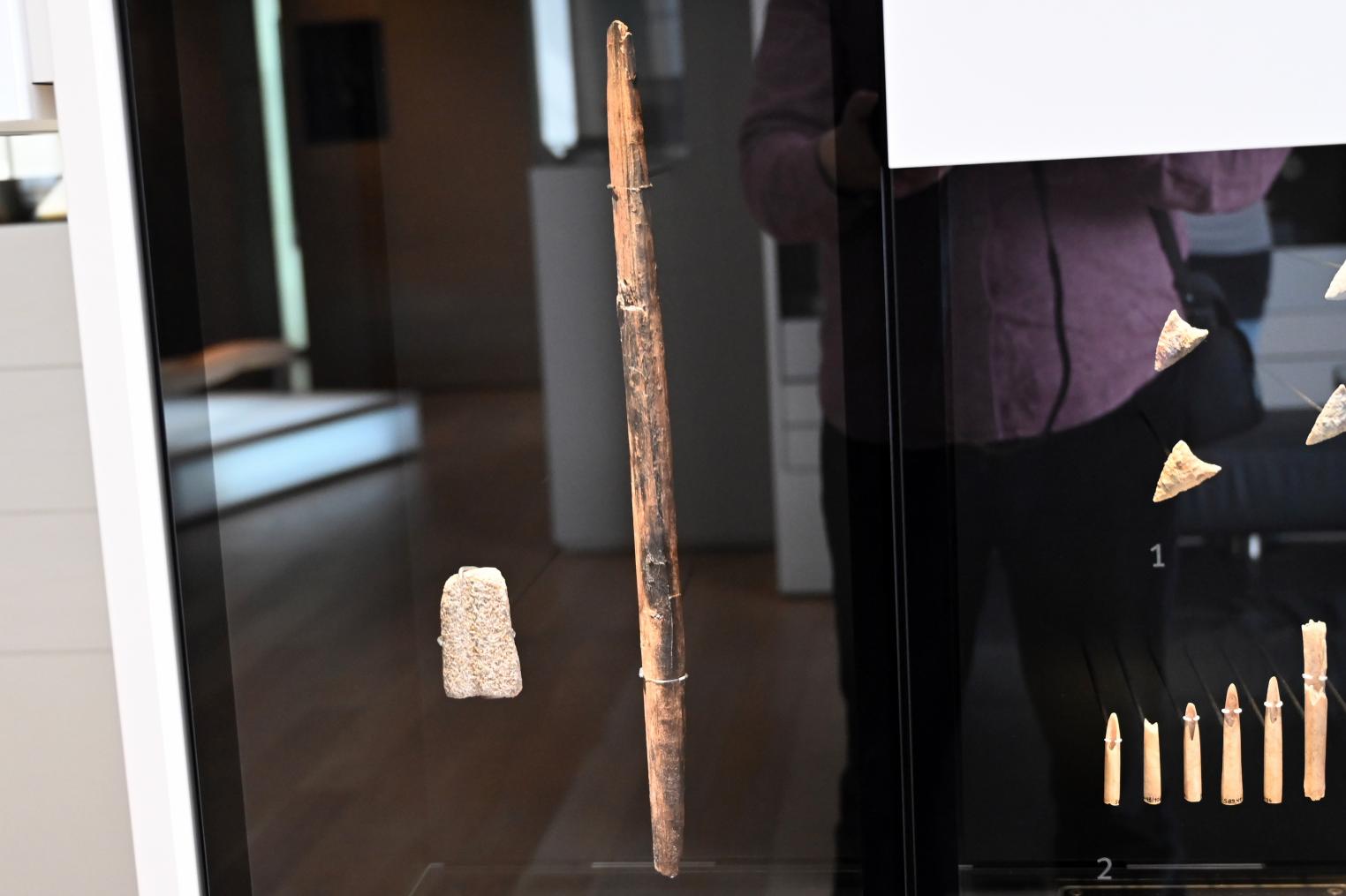Reste eines Holzbogens, Neolithikum (Jungsteinzeit), 5500 - 1700 v. Chr., 3000 v. Chr.