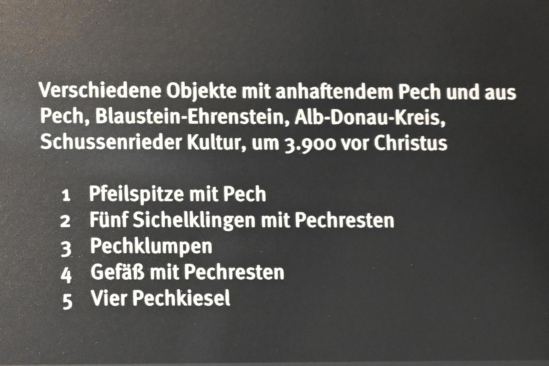 Fünf Sichelklingen mit Pechresten, Neolithikum (Jungsteinzeit), 5500 - 1700 v. Chr., 3900 v. Chr., Bild 2/3