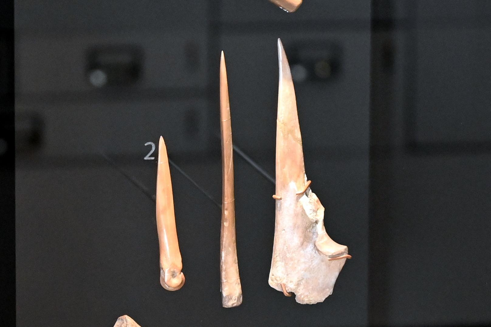 Drei Pfrieme, Neolithikum (Jungsteinzeit), 5500 - 1700 v. Chr., 3900 v. Chr.