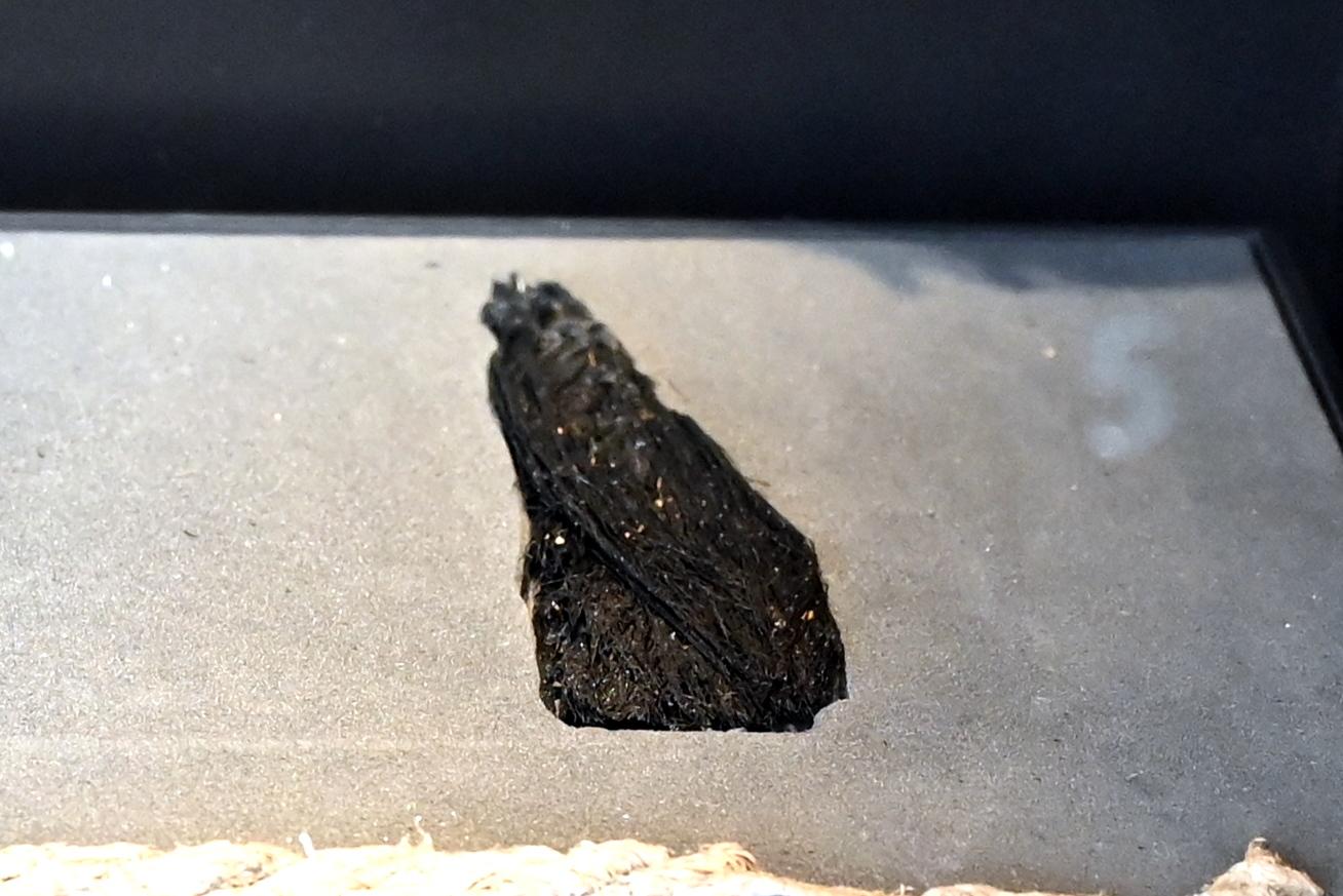 Fragment eines Leinengewebes, Neolithikum (Jungsteinzeit), 5500 - 1700 v. Chr.